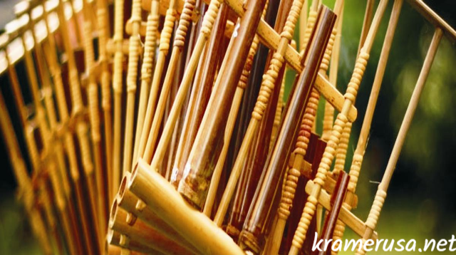 7 Alat Musik Tradisional Jawa Barat dan Cara Memainkannya