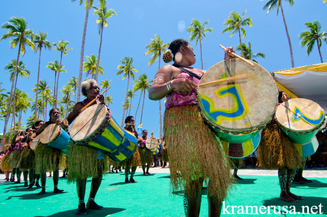 Proses Pembuatan Tambur Khas Raja Ampat